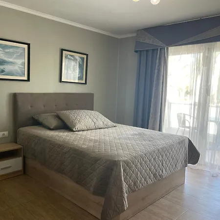 In Paraiso Royal, Playa De Americas